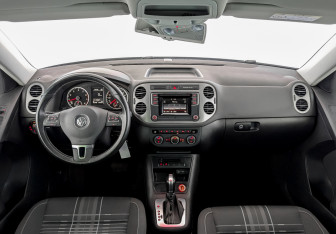 Подержанный автомобиль Volkswagen Tiguan 2016 года (14 фото)