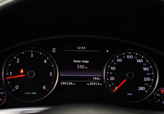 Подержанный автомобиль Volkswagen Touareg 2012 года (17 фото)