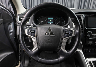 Подержанный автомобиль Mitsubishi Pajero Sport 2019 года (16 фото)