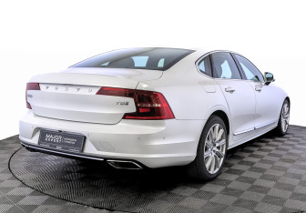 Подержанный автомобиль Volvo S90 2019 года (5 фото)