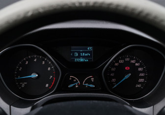 Подержанный автомобиль Ford Focus Sedan 2011 года (19 фото)