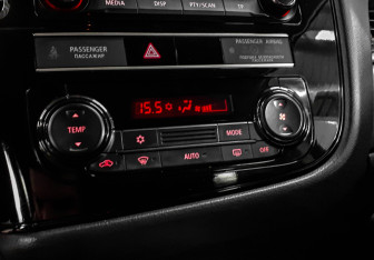 Подержанный автомобиль Mitsubishi Outlander 2018 года (14 фото)