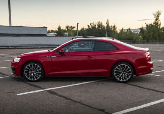 Подержанный автомобиль Audi A5 Coupe 2017 года (9 фото)