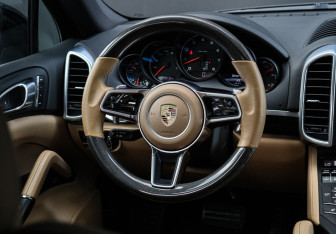 Подержанный автомобиль Porsche Cayenne 2015 года (10 фото)