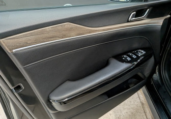 Подержанный автомобиль Kia K5 2020 года (12 фото)