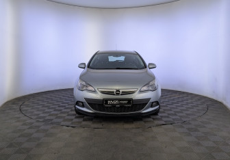 Подержанный автомобиль Opel Astra Hatchback 2012 года (2 фото)