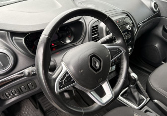 Подержанный автомобиль Renault Kaptur 2021 года (14 фото)