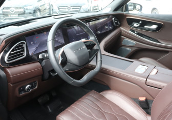 Подержанный автомобиль Exeed VX 2023 года (13 фото)