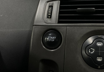 Подержанный автомобиль Renault Scenic 2007 года (14 фото)