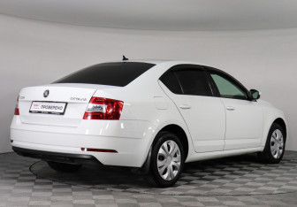 Подержанный автомобиль Skoda Octavia Liftback 2019 года (5 фото)