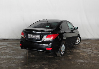 Подержанный автомобиль Hyundai Solaris Sedan 2013 года (6 фото)