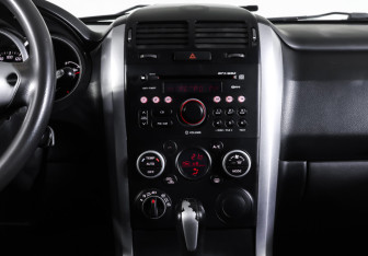 Подержанный автомобиль Suzuki Grand Vitara 2010 года (13 фото)