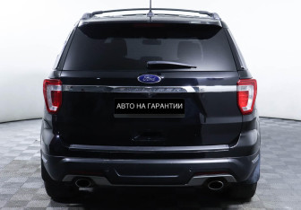 Подержанный автомобиль Ford Explorer 2019 года (4 фото)