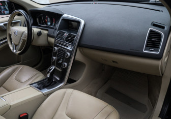 Подержанный автомобиль Volvo XC60 2015 года (7 фото)