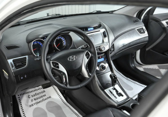 Подержанный автомобиль Hyundai Avante Sedan 2012 года (5 фото)