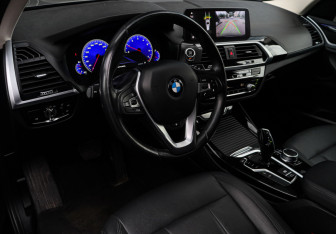 Подержанный автомобиль BMW X3 2019 года (13 фото)
