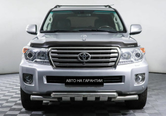 Подержанный автомобиль Toyota Land Cruiser Suv 2012 года (2 фото)