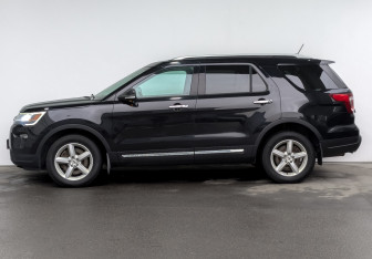 Подержанный автомобиль Ford Explorer 2018 года (8 фото)