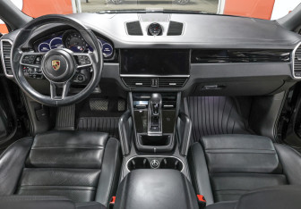 Подержанный автомобиль Porsche Cayenne 2020 года (13 фото)