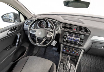 Подержанный автомобиль Volkswagen Tiguan 2021 года (30 фото)
