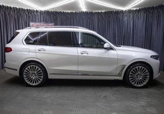 Подержанный автомобиль BMW X7 2019 года (5 фото)