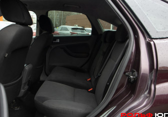 Подержанный автомобиль Ford Focus Hatchback 2008 года (8 фото)
