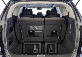 Подержанный автомобиль Kia Carnival 2021 года (26 фото)
