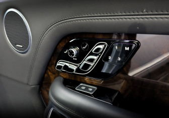 Подержанный автомобиль Land Rover Range Rover 2021 года (25 фото)