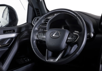 Подержанный автомобиль Lexus LX 2025 года (15 фото)