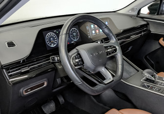Подержанный автомобиль Omoda C5 2023 года (15 фото)