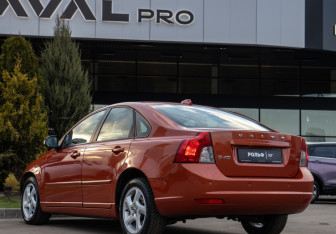 Подержанный автомобиль Volvo S40 2010 года (5 фото)
