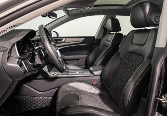 Подержанный автомобиль Audi A7 2023 года (18 фото)