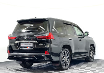 Подержанный автомобиль Lexus LX 2021 года (5 фото)