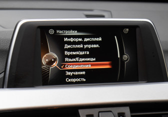 Подержанный автомобиль BMW X1 2015 года (20 фото)