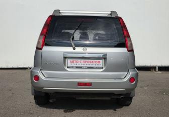 Подержанный автомобиль Nissan X-Trail 2005 года (6 фото)