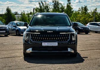 Подержанный автомобиль Kia Carnival 2024 года (2 фото)