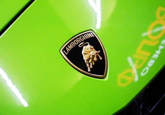 Подержанный автомобиль Lamborghini Urus 2023 года (32 фото)