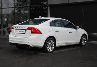 Подержанный автомобиль Volvo S60 2014 года (4 фото)