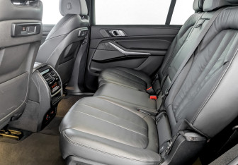 Подержанный автомобиль BMW X7 2020 года (12 фото)