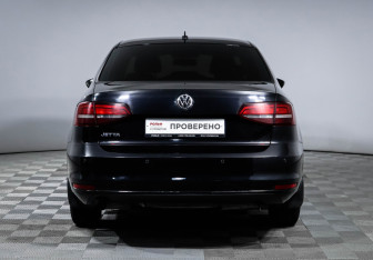 Подержанный автомобиль Volkswagen Jetta Sedan 2016 года (6 фото)