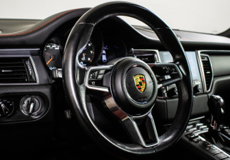 Подержанный автомобиль Porsche Macan 2018 года (14 фото)