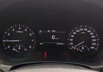 Подержанный автомобиль Genesis G80 2017 года (17 фото)