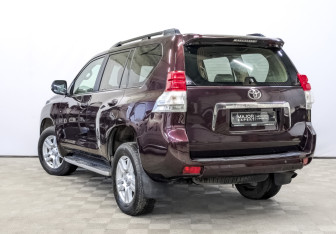 Подержанный автомобиль Toyota Land Cruiser Prado 2011 года (7 фото)