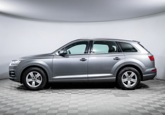 Подержанный автомобиль Audi Q7 2015 года (8 фото)
