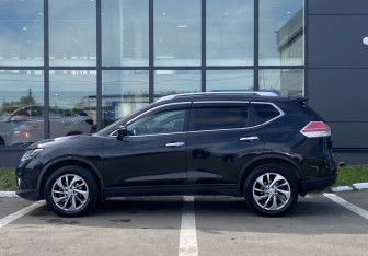 Подержанный автомобиль Nissan X-Trail 2016 года (8 фото)