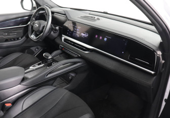 Подержанный автомобиль Geely Monjaro 2024 года (10 фото)