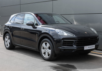 Подержанный автомобиль Porsche Cayenne 2018 года (3 фото)