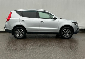 Подержанный автомобиль Geely Emgrand X7 2020 года (4 фото)