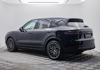 Подержанный автомобиль Porsche Cayenne 2018 года (3 фото)