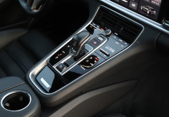 Подержанный автомобиль Porsche Panamera Wagon 2018 года (16 фото)